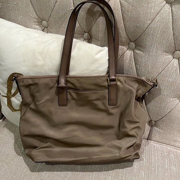 MICHAEL KORS bag large tan:khaki color so much room ! - Picture 4 of 12